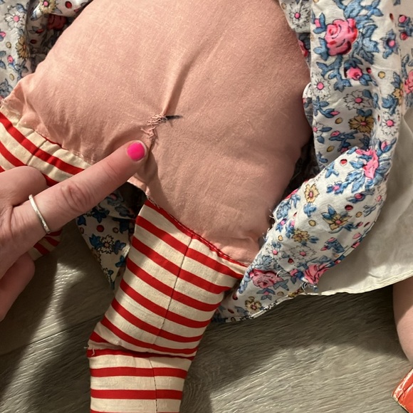 Vintage Raggedy Ann doll and book. - Picture 5 of 9